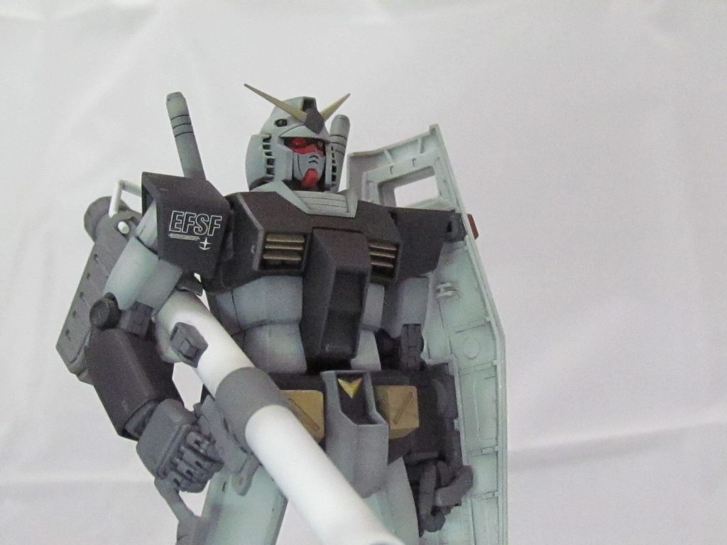 中の人。ほぼプロトタイプガンダムと似たような感じであることに気づく・・・