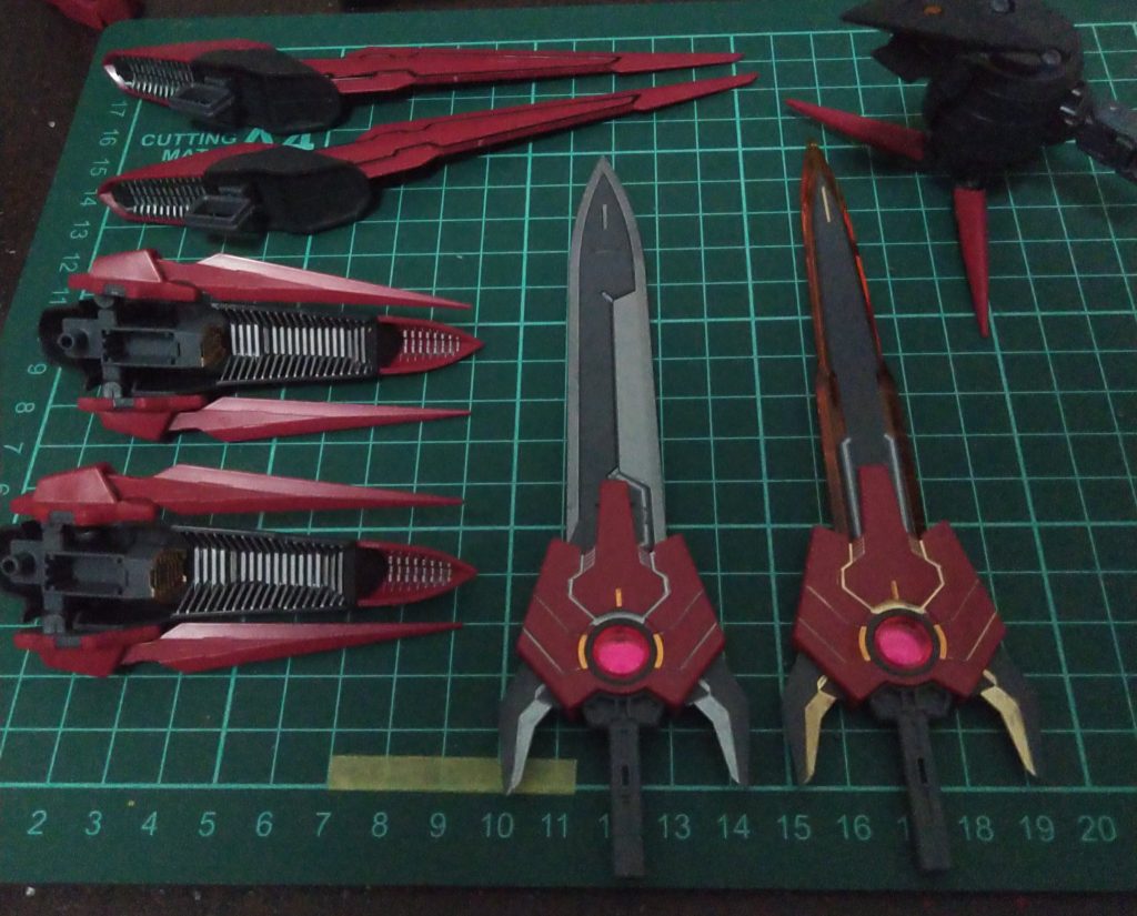 色入れ後、シール張り前の武器類