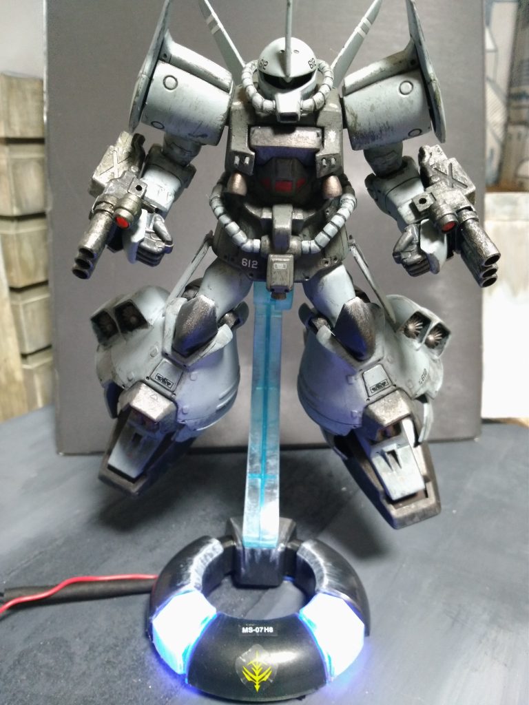 かなり蛇足ですが発光台座を作ってみました。
本来は足裏などを発光させる予定だったのですが見送りました。