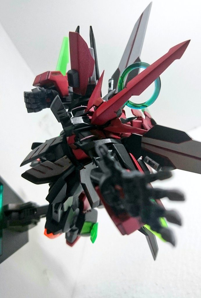 とにかく近づいて殴る。いわゆる脳筋。(写真はデカールを貼る前かつ膝の塗装を悩んでいる時のもの)