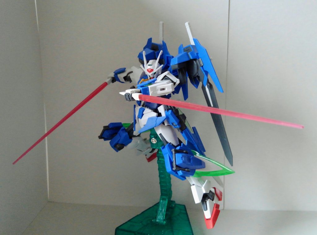 リアアーマーにマウントするGNビームサーベル