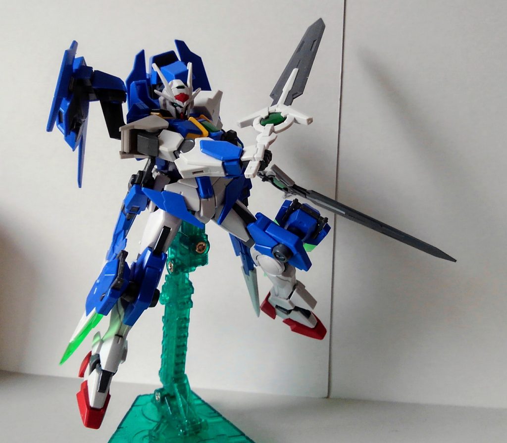 左右GNドライヴにマウントするGNダイバーソード