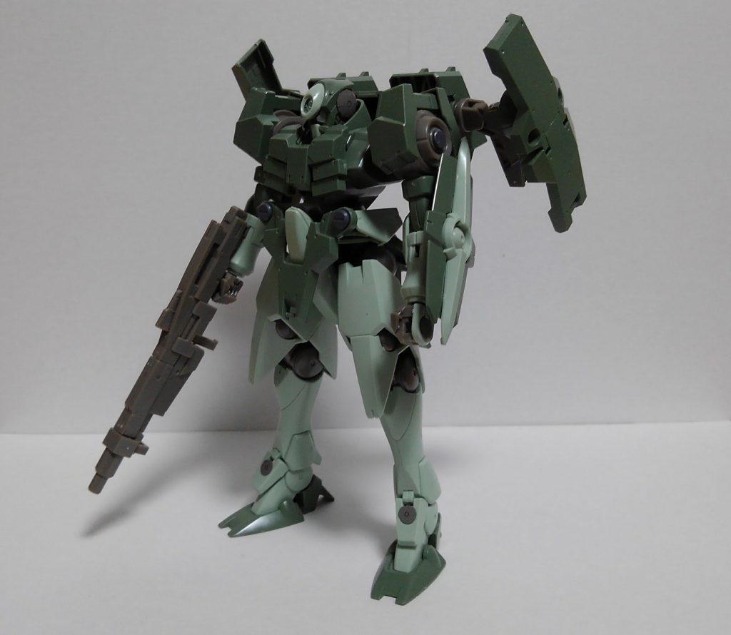 ＧＮリアクティブシールド。大きなダメージを受けると中央で割れて機体へのダメージを抑える。