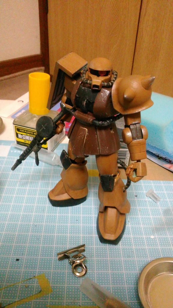 初めてのウォッシングで予想より赤くなってしまいビビりました。必死こいて溶剤で拭ったら案の定パーツにヒビが(;´∀`)