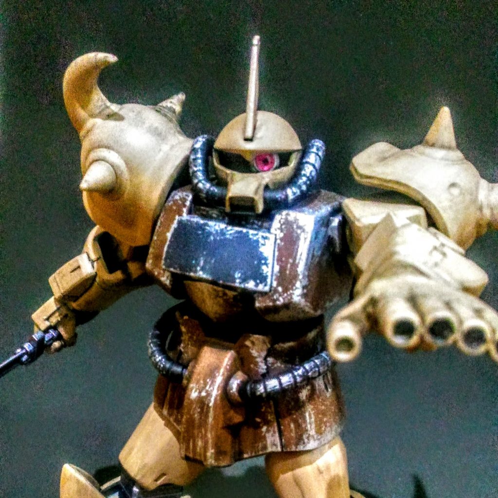 胴体だけ再塗装+過剰ウェザリングで目立ちます。100均の置物みたいですがそこはそれで気に入ってます。