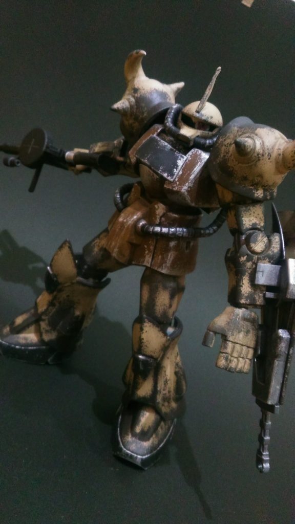 最後には建機や工具のノリで剥がし表現。ホントはもっと手を加えようかとおもったけどまたヒビが入りそうなのでここで終了。