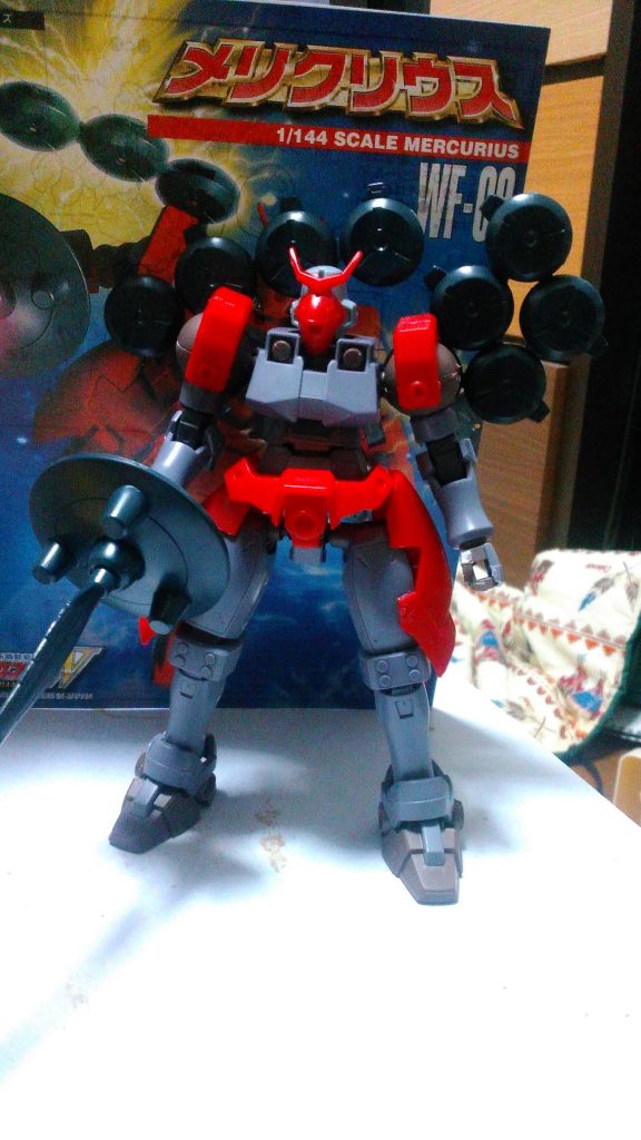 HGのリーオーの上から旧キットのメリクリウスをかぶせるかたちで製作しました。