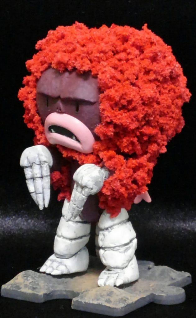 斜め前から。目以外はプチッガイの面影が全く無くなってしまいましたが、不機嫌なのか困ってるのか良くわからないピグモン独特の表情が出せたのではないかと思います。