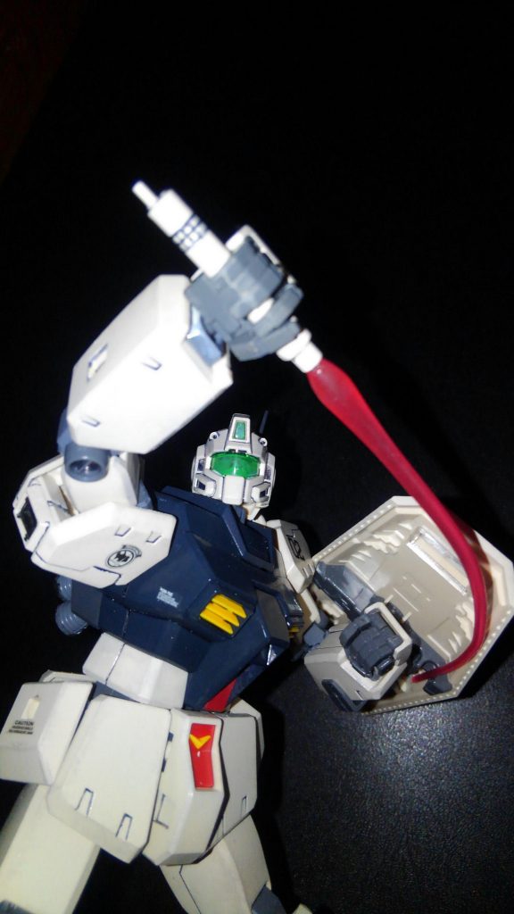 数あるGMの中でも中々のイケメン(あくまで個人の感想)
可動域が狭いので背中のビームサーベルは右手で抜けませんな(笑)