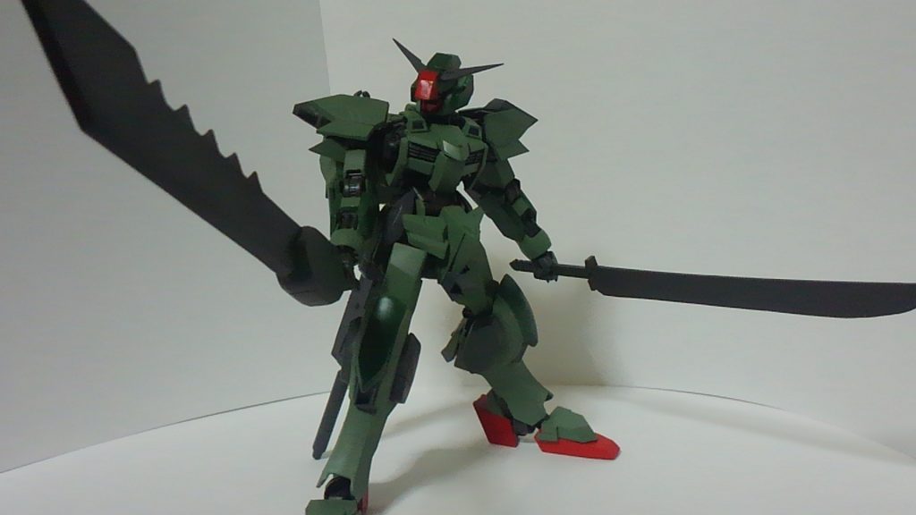 大剣、破砕刀と大太刀、斬機刀でMAを叩き切るのが戦法です
これを保持できるんですからガンダムフレームって優秀なんですよね…