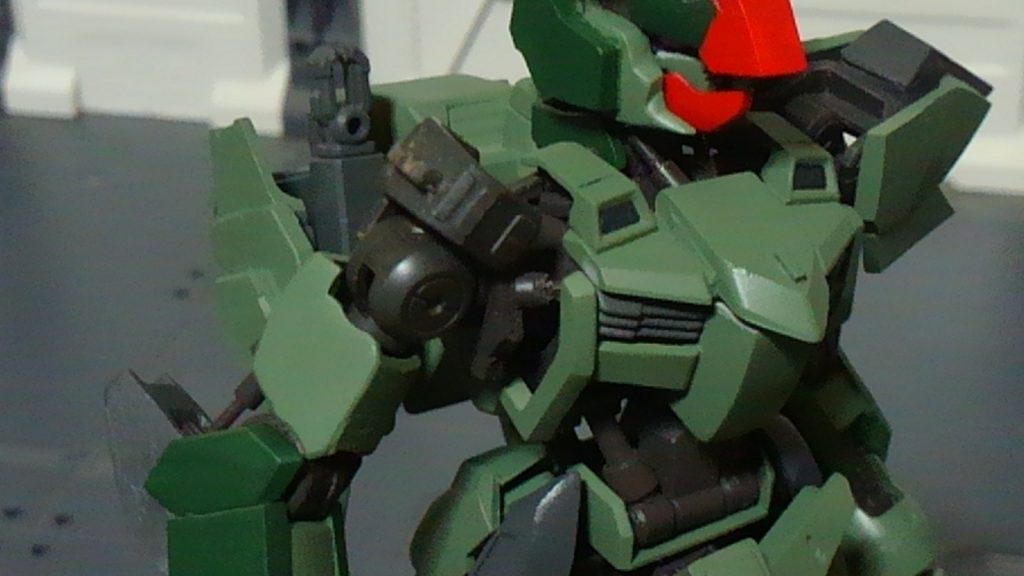 肘や腹の可動シリンダー、首や肩のシリンダー再現など細かく作っております。