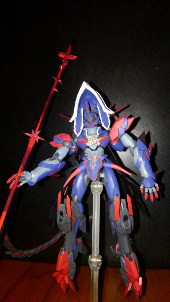 上記の設定を捏造しつつクー・フーリン/オルタをイメージして煌・ギラーガを改造しました。
主な改造点はジャンクパーツ多数による盛り付けです。
胴体廻りのルーンを描くのはパーツが小さくて大変でした(・_・;)
ヴェイガン機の特徴である赤スリットは一部切り開き眼球を貼り付けました！