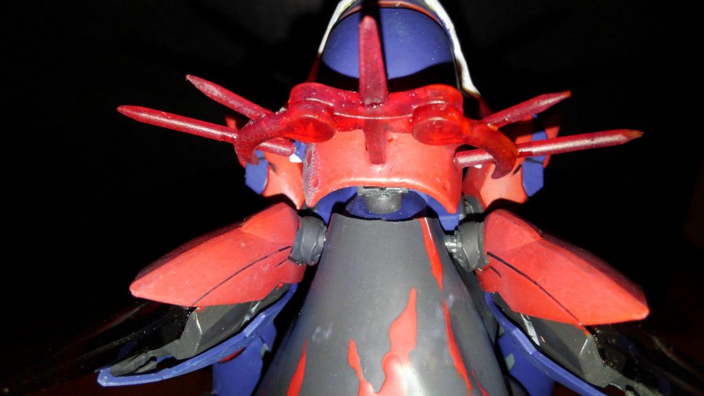 可動式スタビライザーの邪魔にならないよう首廻りの赤トゲも稼働するのですが余り出番無し(´・ω・｀)