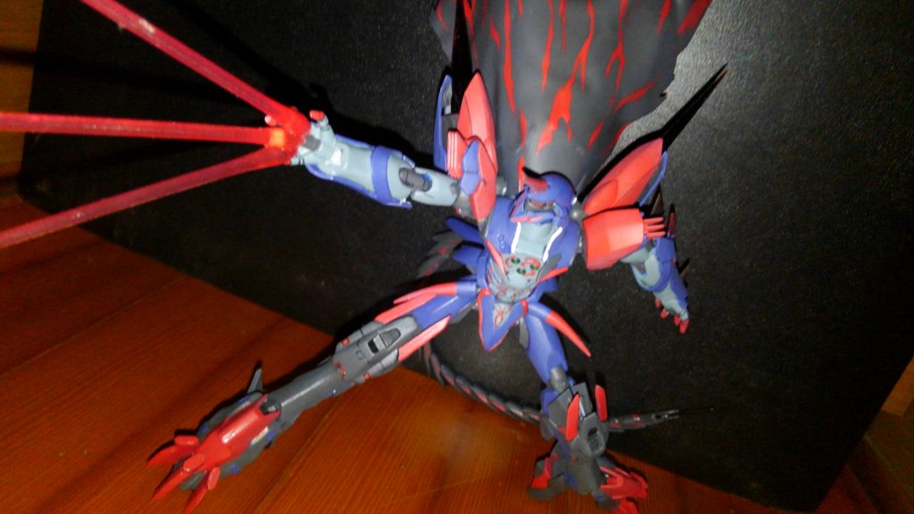 最終兵装：噛み砕く死牙の獣(クリード・コインヘン)
本来掌部に内蔵されているビームバルカンとしての機能はオミットされ、代わりに搭載されたのが本兵装である。
敵に突き刺すと、そこを基点に四方へ無数の棘が伸びるという、ゲイ・ボルクそのもののような性質も備えている３本の爪。
フード型装甲を取り払い最大稼働時のみ使用可能な奥の手である。