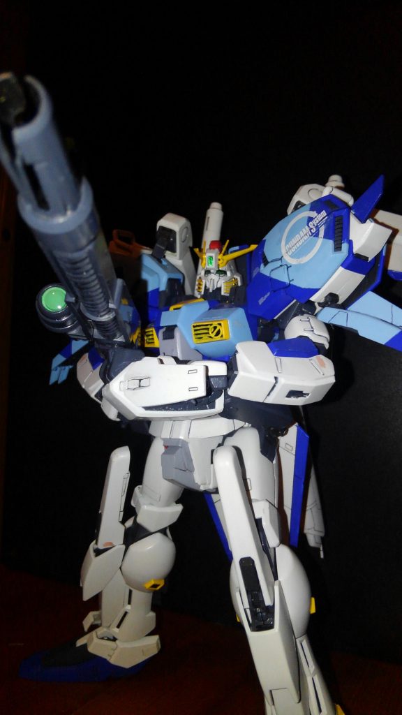 かなりの年代物ですが間接のヘタレがほとんど無くてポーズも割と決めやすかったです。
しかし変型の都合上可動に制限があるのは否めません(´・ω・`)