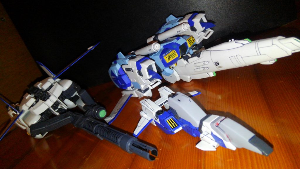 そして二度とやりたくない分離変型。
説明書が無ければ即死だった・・・(;´д`)
そして恐ろしい事にまだEx-SガンダムのMGが積みプラの中に控えてます((((;゜Д゜)))