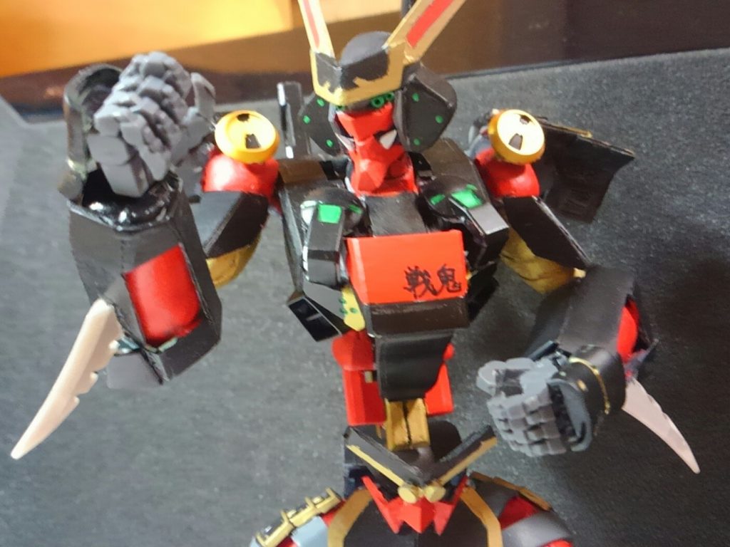 肘部には刃返し、拳部には格闘戦用にナックルガードを装備し、白兵戦に特化した仕様になっている。