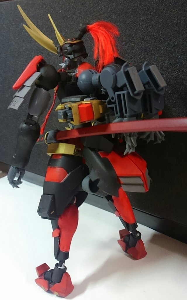 サブアームは格納時に折り畳むことが可能。