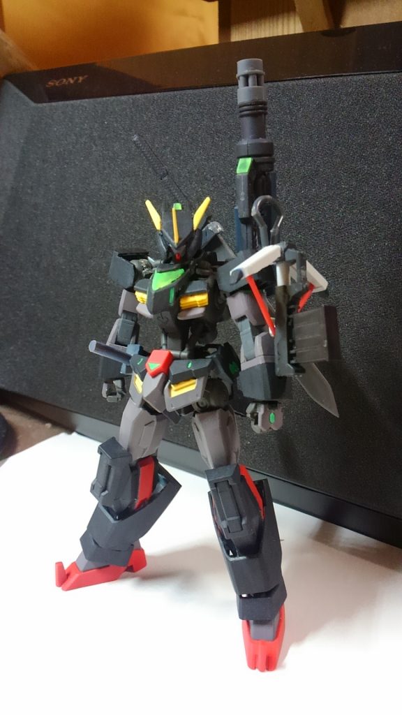 だんぺらはバックパックに、ボウガンは反転させて邪魔にならないようにしています。