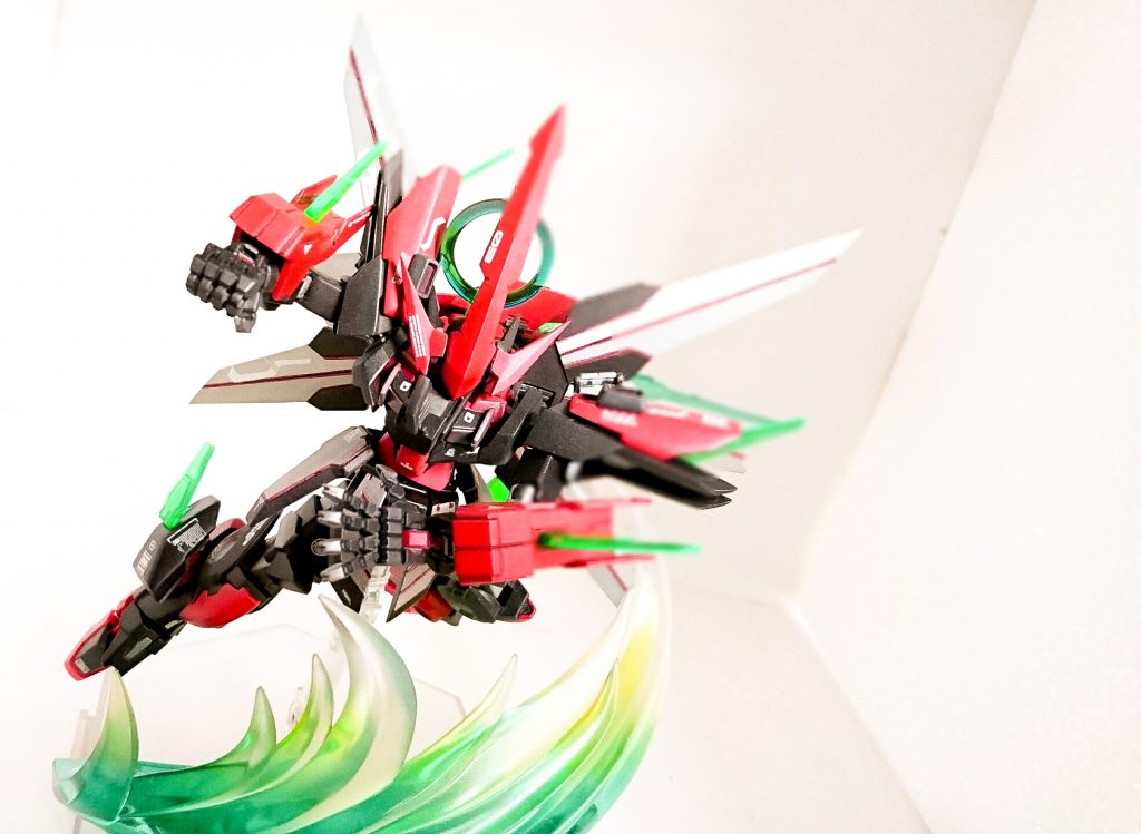 超高速で接近してぶん殴る。リザレクトも大概接近戦仕様ではあるが、ついに武器を捨てました。製作時期がドラゴンボール超が終わったあたりなのがいけない。