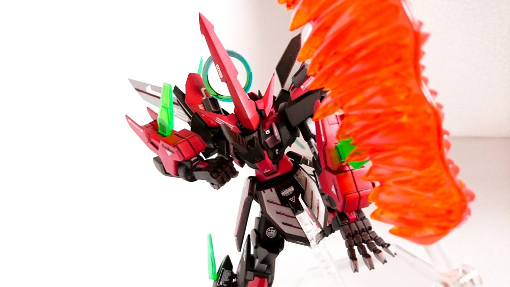 ・必殺技「強断絶 スプリットチョップ(ごうだんぜつ-)」気を手首に纏わせて機体と同サイズの刃状に変化させてから全力で振り放つ手刀。タイミングを合わせれば高火力の非実体攻撃をも両断する。素組みのライザーソードやツインサテライトキャノン程度ならば瞬間的に両断可能。