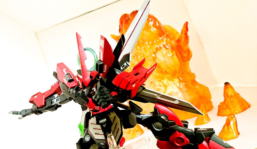 ばぁぁぁくはつ！！スーパーロボットといえばこのポーズといった感じ。