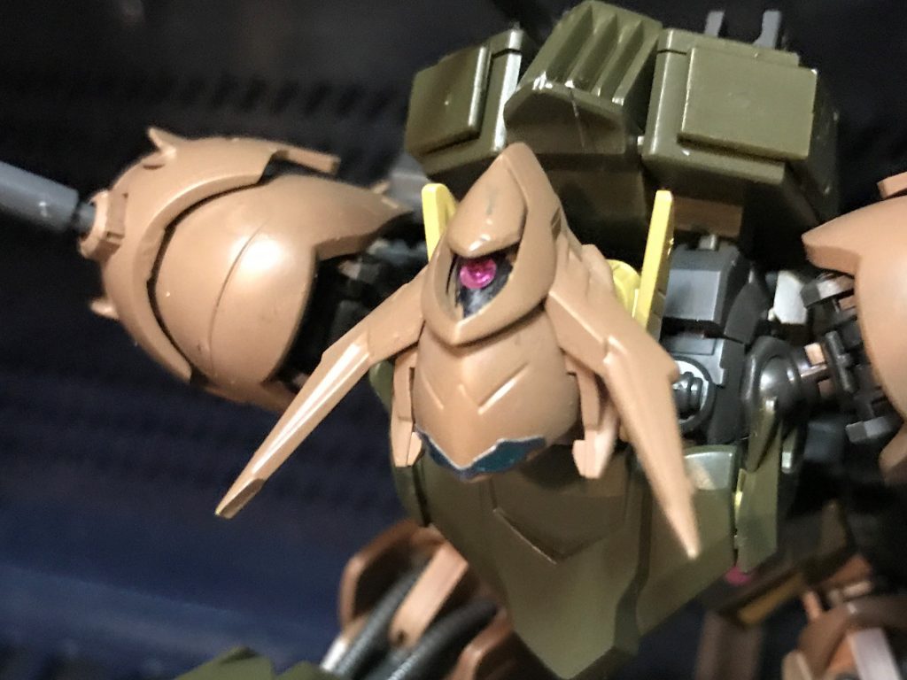 モノアイシールを頭頂部に追加してみました。