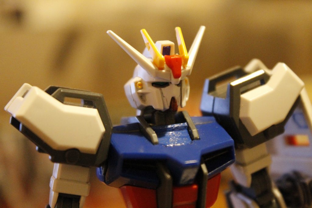 顔はデルタカイに変更してイケメンになってます。
塗装が雑なので顎が赤黒くなってます