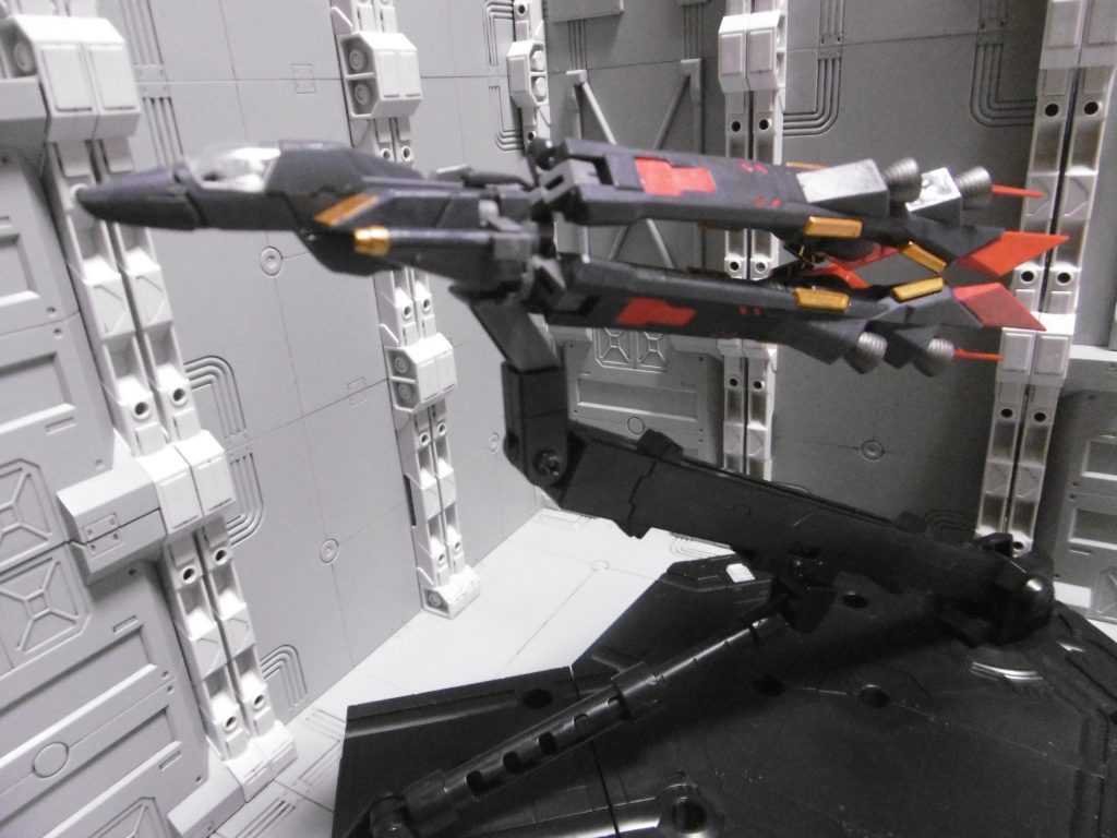 X1と構造が共通なので分離も可能。スラスターが大型化された事で、他のXシリーズと比べても印象が異なりますね。