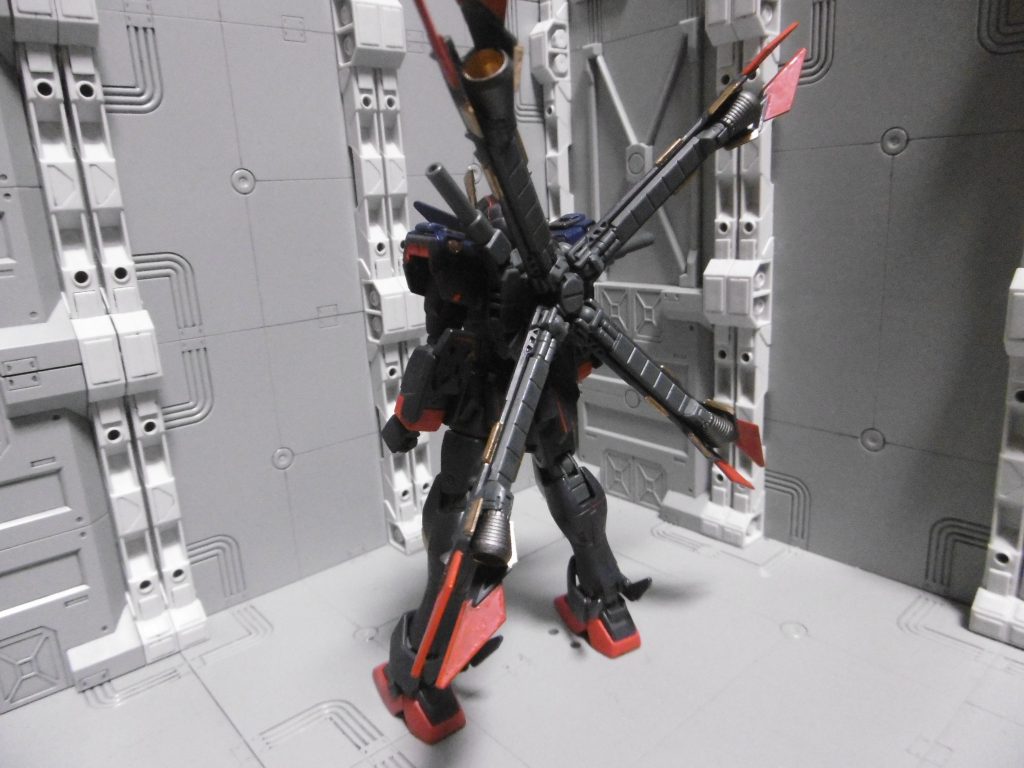 背面はXスラスターの間に魔王のバックパックアームを挟み込み。
サブアームを使った戦法も取ります。基部を変更したので元と同じく脱出機能なし。
