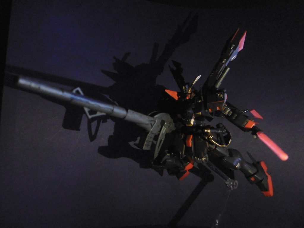 ザビーネはムラマサやピーコック等のフルクロス所持武器ではなく、X2改の基本装備を好みそうな気がします。追加装備(ハイメガ&サブアーム)を好むかは分かりませんが。
零距離格闘以外はビーム偏重な機体に。しかし木星バスターランチャーや頭部ハイメガによるバリア貫通も多少は期待できるかなと。