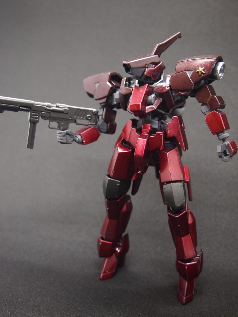 下地スターブライトシルバーからのMrカラーディープクリアレッドで仕上げています
近くでみるとクリア塗装の際の垂れが目立つので引きの画で(笑)
エアブラシの圧力調整むずかしい!!