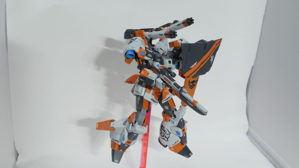 シールドは少し大型