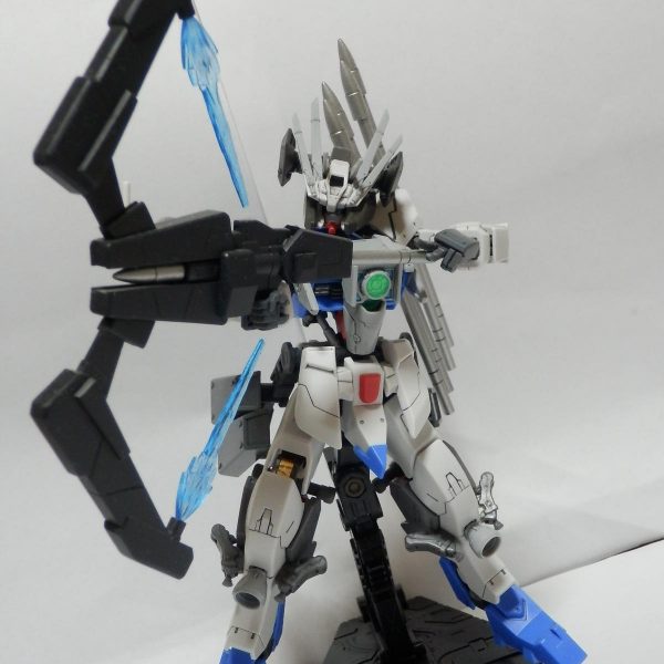 『虚空を切り裂き、銀閃が走る』