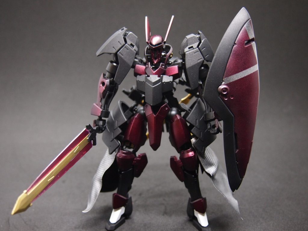 本機はグリムゲルデの欠点である防御力の弱さを補うため、
増加装甲という形で強化している。