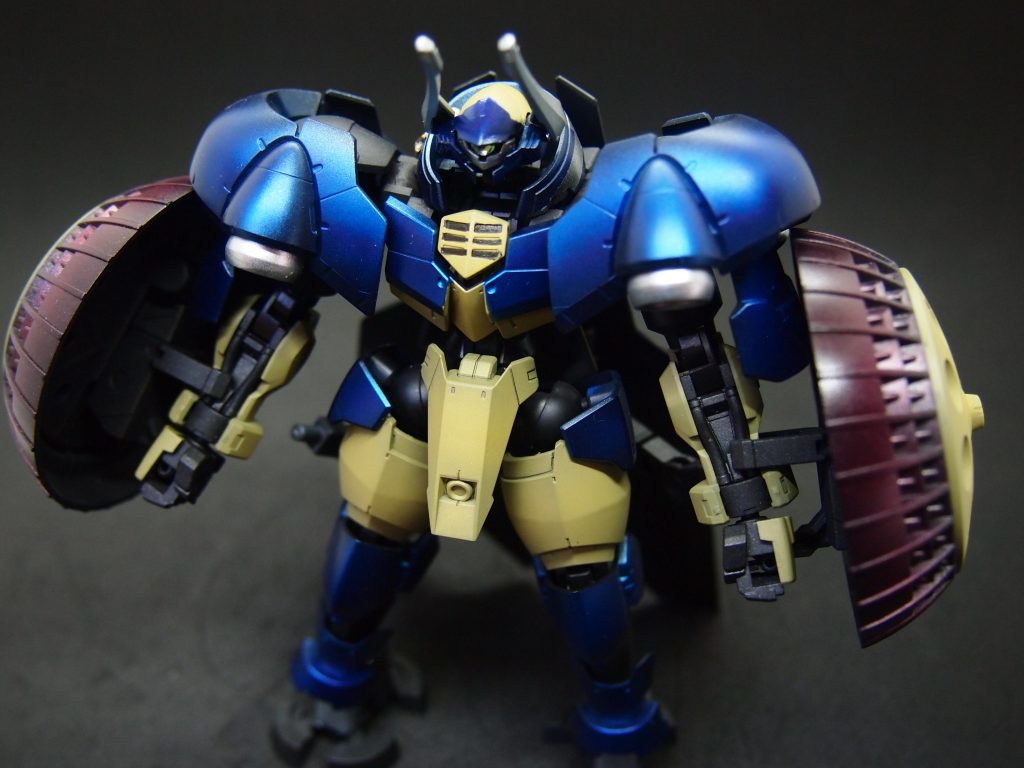 腕部に装備した状態。このままナックルガードとしても運用できる。