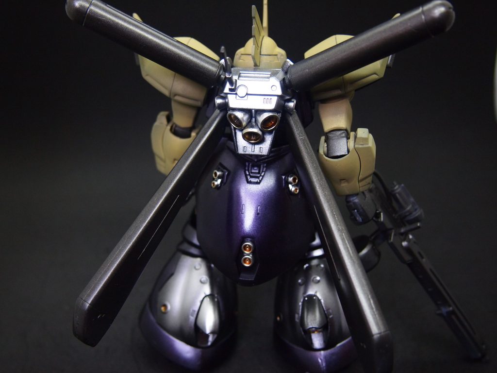 背面。プロペラントタンクは黒鉄色。
前回同様、一部シルバー残しています。