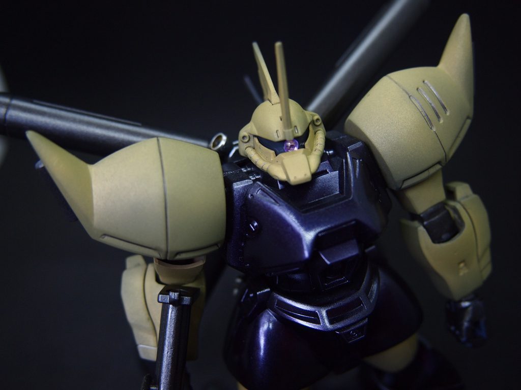 グラデ塗装は、イエロー部に施しています
一層目 ダークイエロー+ウイノーブラック
二層目 ダークイエロー+ブルーゴールド少々
三層目 ブルーゴールド
…初めてなもんでビビリ過ぎて下色が生きてないです(汗)