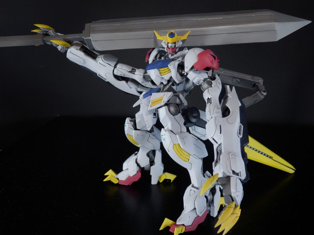 大剣。0.5mmプラ板の箱組。表面処理が超荒い。サイズは大体FM1/100レクスの超大型メイスよりちょい刀身が長い位。