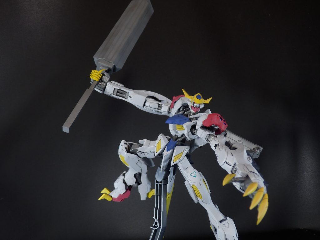 重心に気を付ける必要はありますが片手で保持できます。