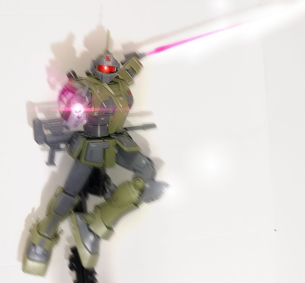 「接近戦を仕掛ける!」
個人的には平手パーツが無く狙撃ポーズがとらせ辛いのでビームスプレーガンの方がポーズをとらせ易く気に入ってます