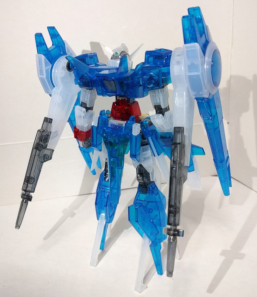 見た目が美しいクリアカラーのAGE-2アルティメス、基本的には公式改造キットで作れる物と造形は変わりません、キットの内容としてはダブルバレットのパーツ一式に、アルティメス用のパーツが追加された、中身的にも豪華な内容となっています(組み換えをすれば実質クリアカラーのダブルバレットを作る事も…!