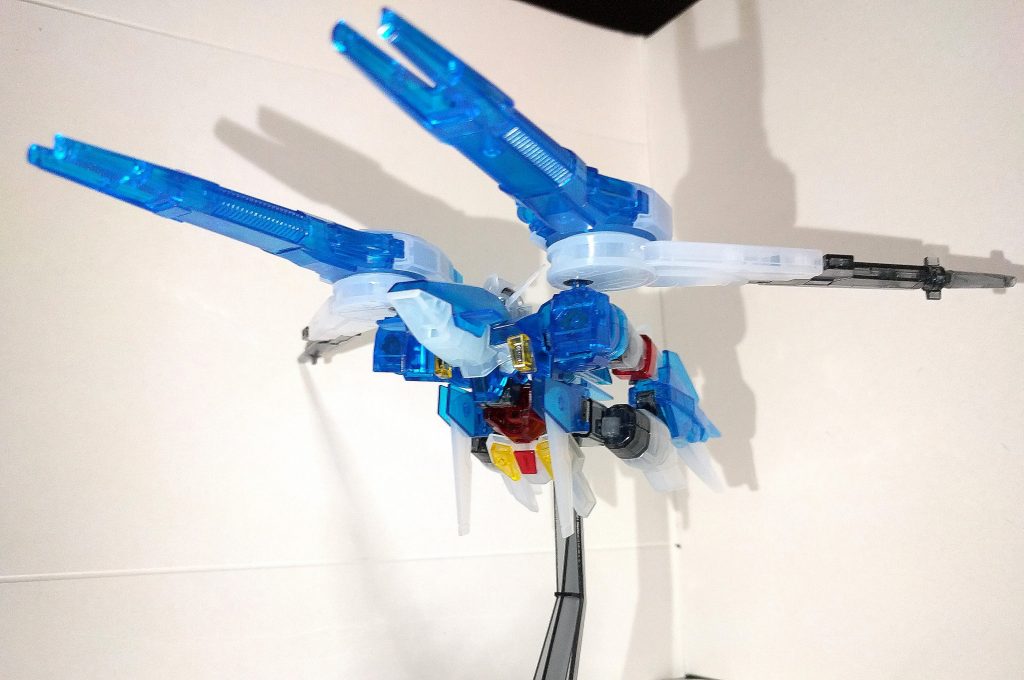 グライダー形態
特徴的な見た目の変形も再現、関節の硬さも丁度良く変形後も安定して飾る事が出来ます