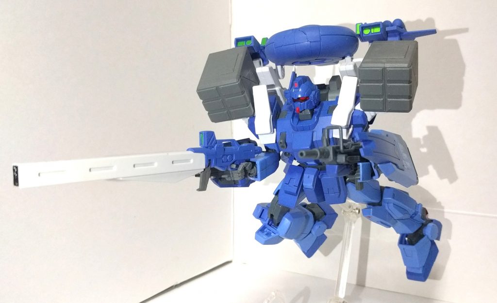 シンプルなデザインの姿がカッコいい機体ですが、フルアームドの様な重武装も良く似合いカッコいいと思ったので本機を作ってみました