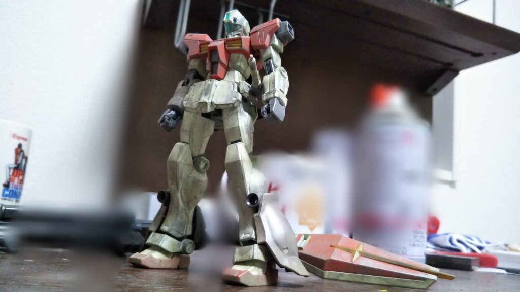 ジム ka型は80cm列車砲のドイツ語名称Karl-Gerät 040から取っています。
足にはザクのふくらはぎの部分、中にはスラスターがあります。所々スラスターを追加してます。元キットはGMです。