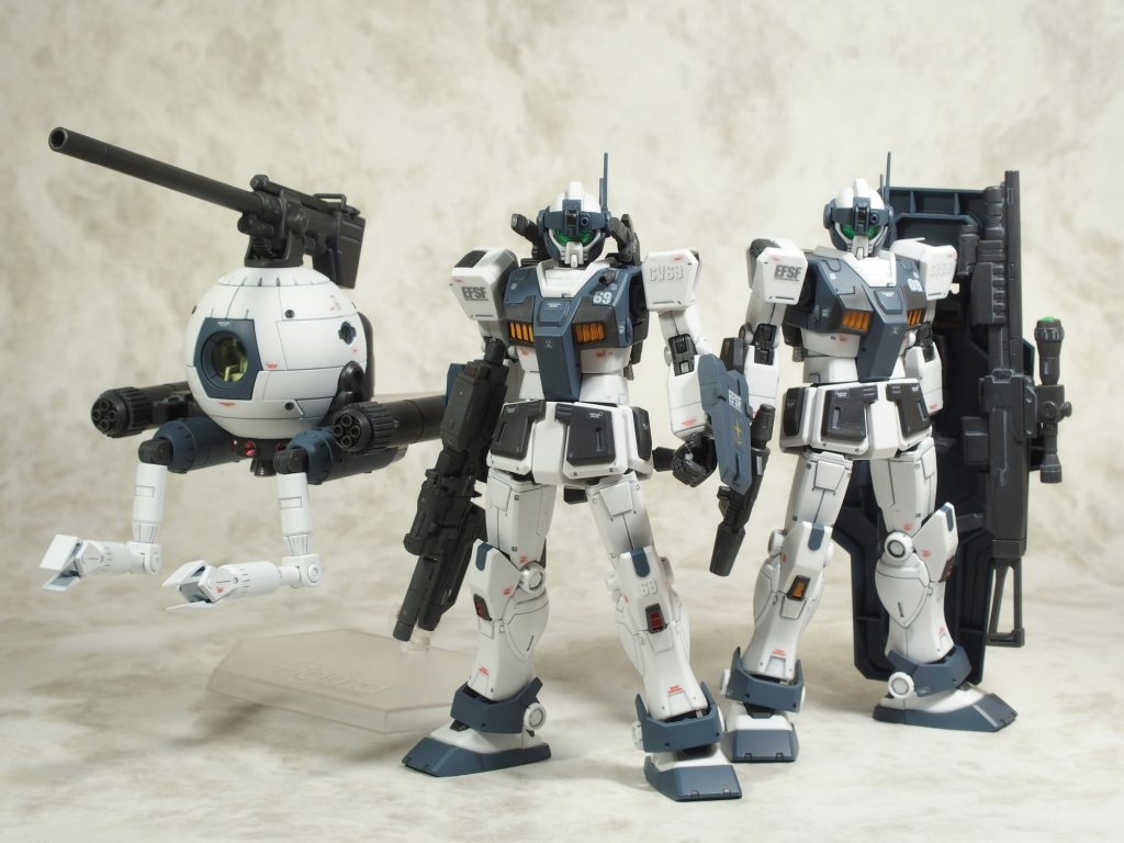 ジム・ガードカスタムとジム・レイドカスタムで小隊を編成してるらしい。