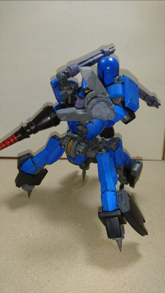 ハイパワークロー
二又のクローアーム
高振動機能を内蔵しており、モビルスーツのコックピット程度であれば容易く握り潰すくらいのパワーを持つ。