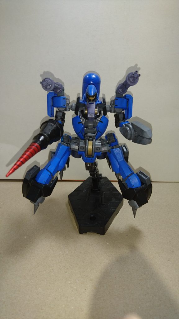 肩部ガトリング砲
連射性能が非常に高く、ナノラミネートアーマーを容赦なく削る。
普段は後方に向けている。