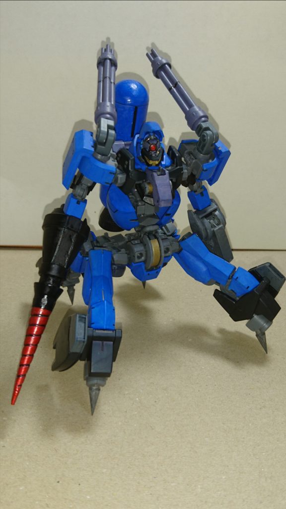 本機にはモビルアーマーのプロトコルを書き換え、パイロットをサポートするAIが内蔵されている(