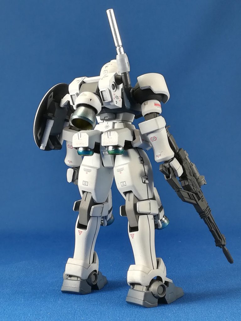 背面
バックパックはグレイズ改のものを改造しています。
リーオーNPDの規格に合わせてあるので標準バックパックに戻すことも可能です。
ネオジム磁石内蔵で左右にビームサーベルラックを増設出来ます。